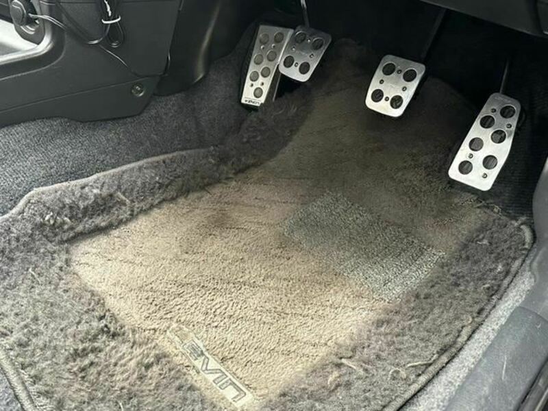 COROLLA LEVIN