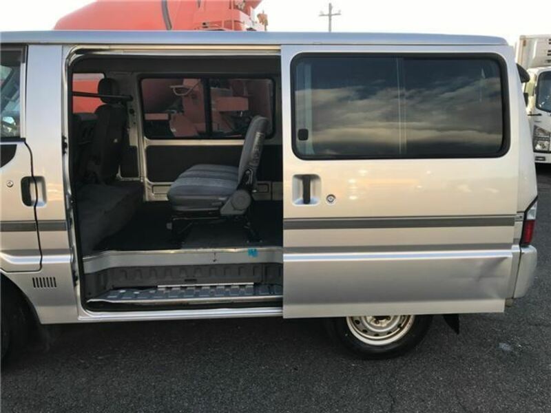 BONGO VAN-6