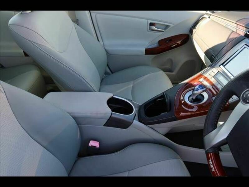 PRIUS-11