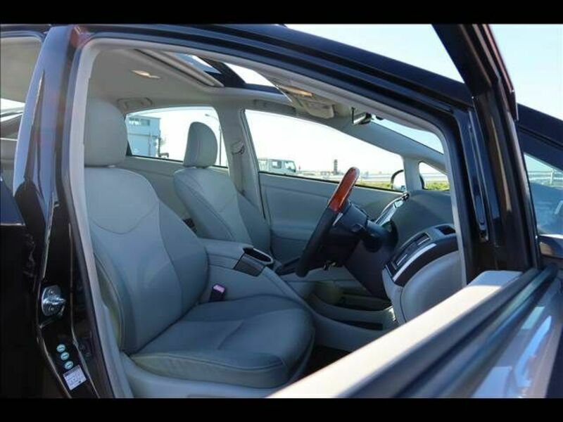 PRIUS-13