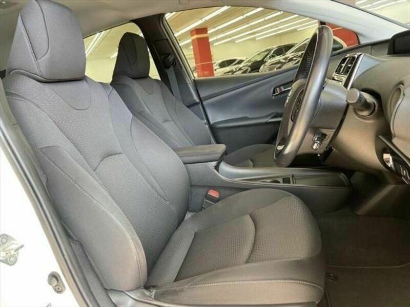 PRIUS-17