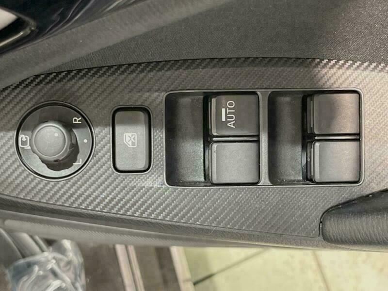 Axela Sport-1