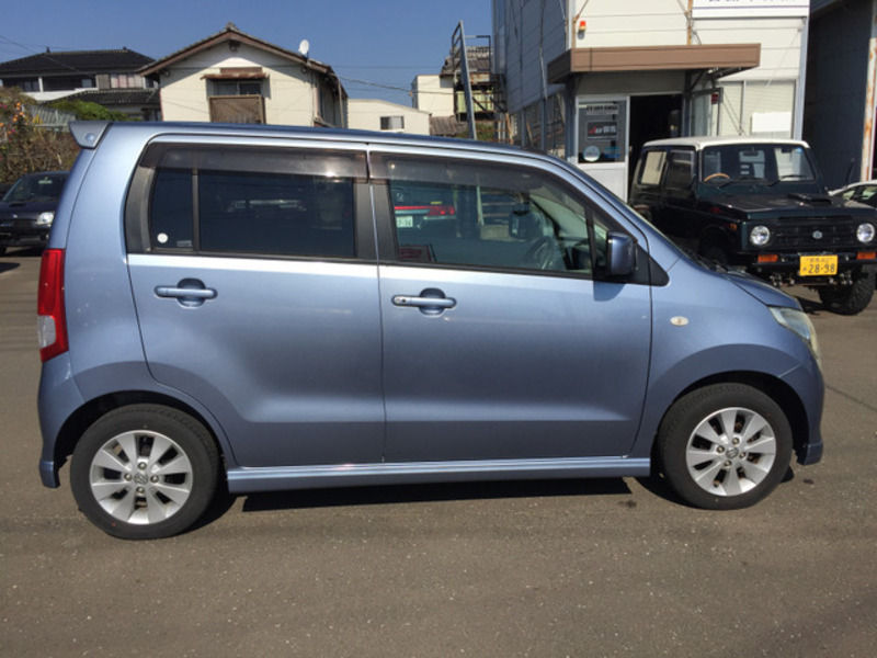 WAGON R-12