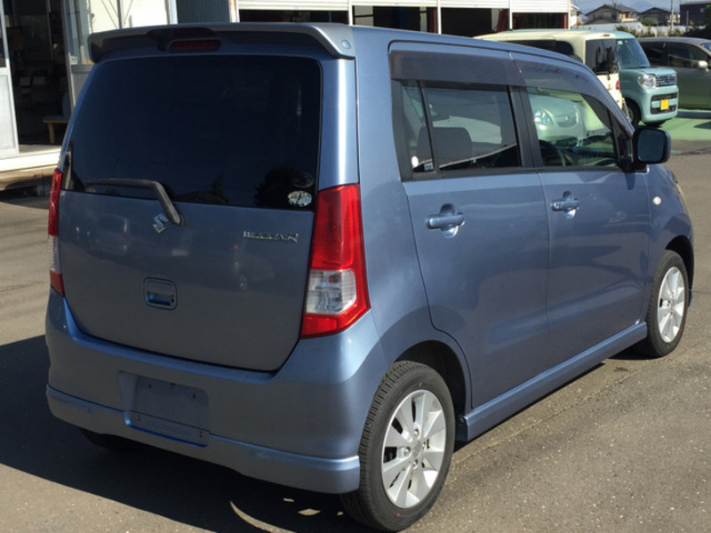 WAGON R-8
