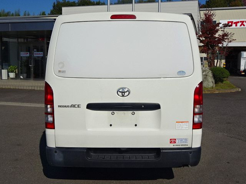REGIUS VAN-6