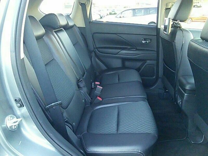 OUTLANDER PHEV-11