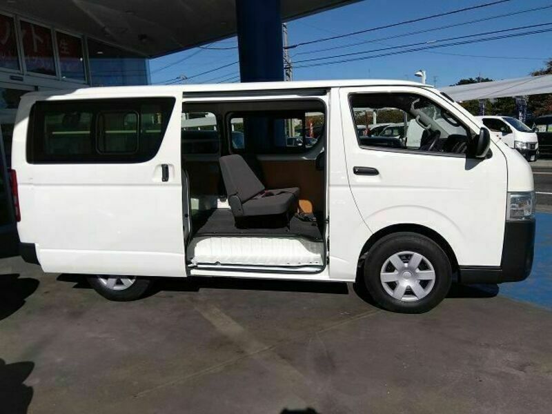 BONGO BRAWNY VAN