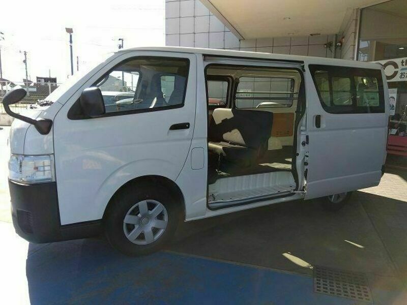 BONGO BRAWNY VAN