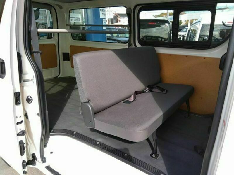 BONGO BRAWNY VAN