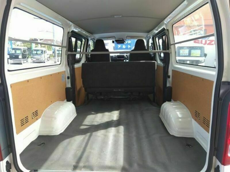 BONGO BRAWNY VAN
