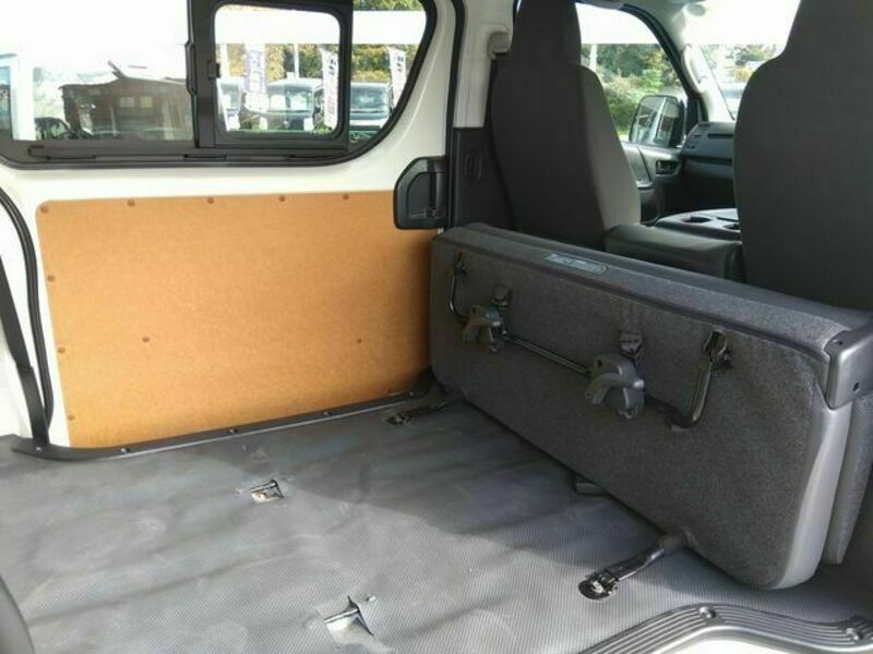 BONGO BRAWNY VAN