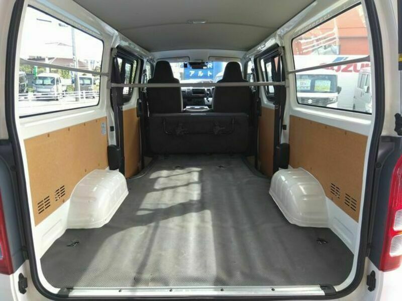 BONGO BRAWNY VAN