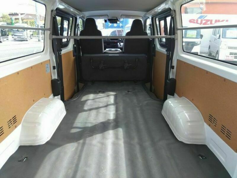 BONGO BRAWNY VAN
