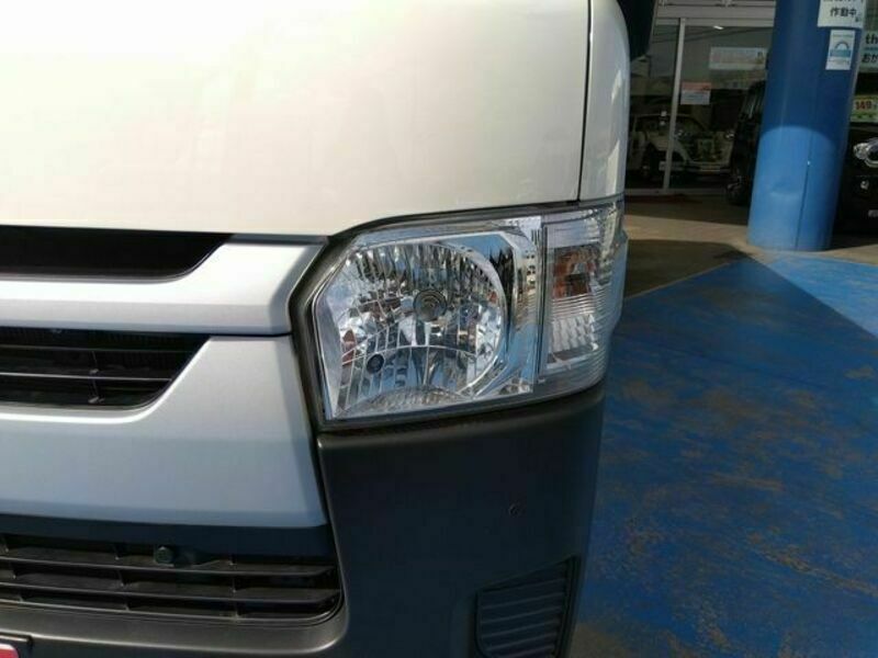 BONGO BRAWNY VAN