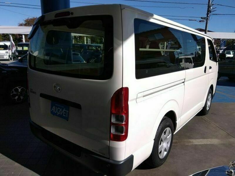 BONGO BRAWNY VAN