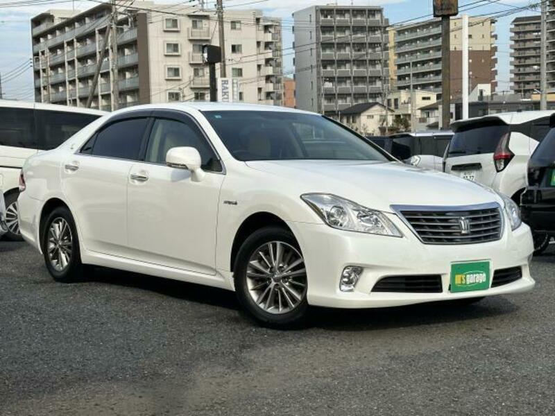 TOYOTA　CROWN
