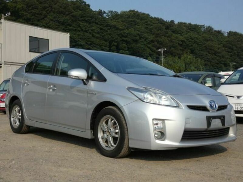 TOYOTA　PRIUS
