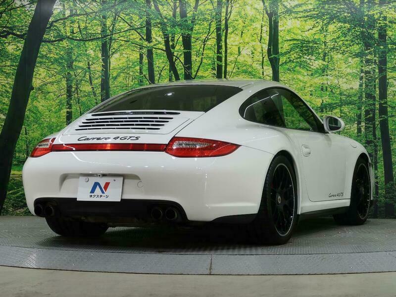911