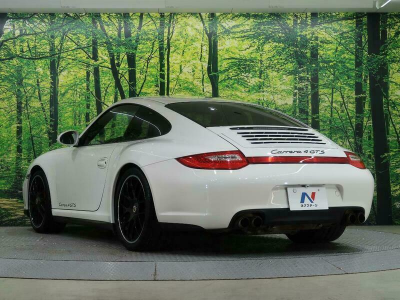911