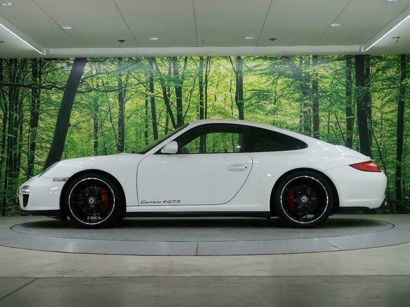 911