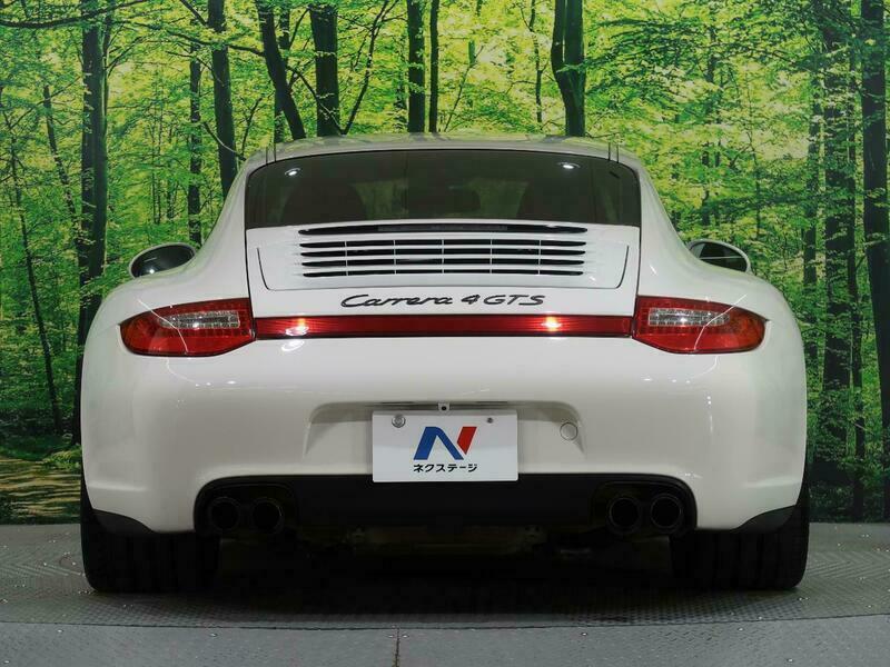 911