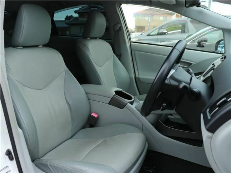 PRIUS PHV