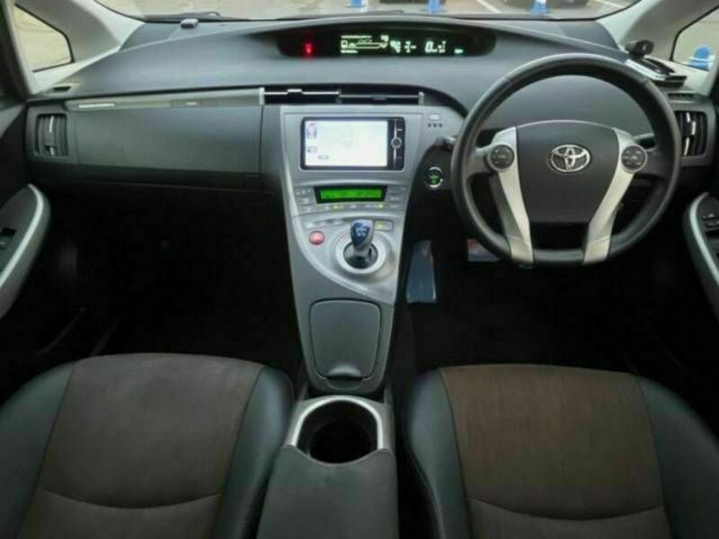 PRIUS PHV