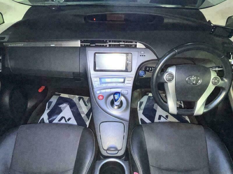 PRIUS PHV