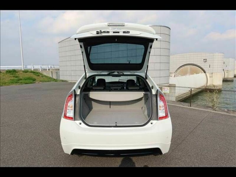 PRIUS-21