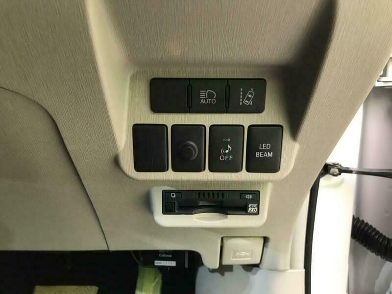 PRIUS ALPHA