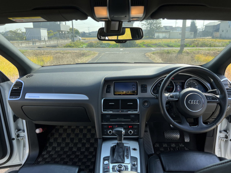 Q7