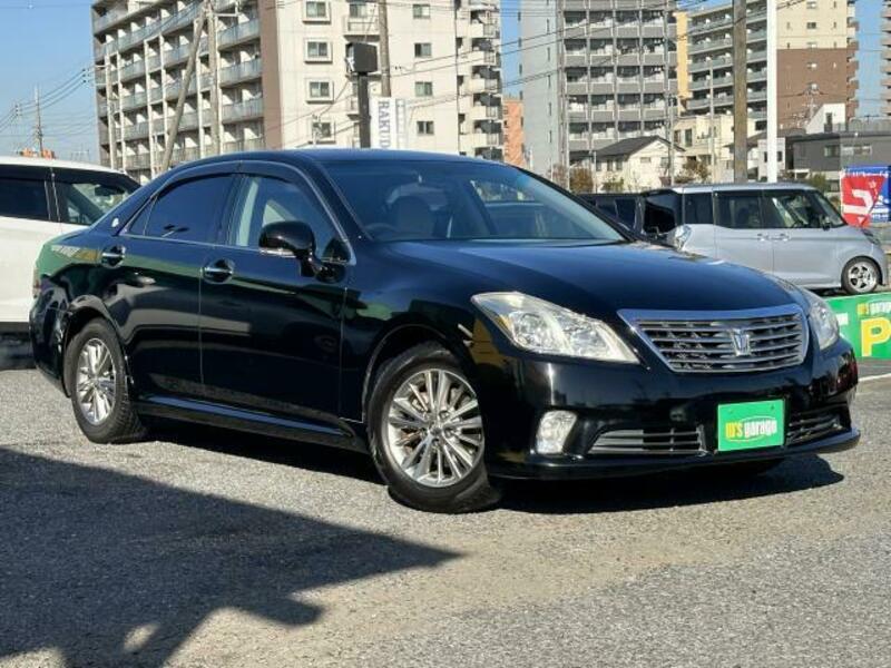 TOYOTA　CROWN