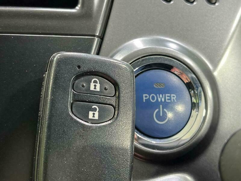 PRIUS ALPHA