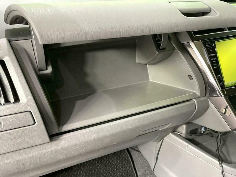 PRIUS ALPHA