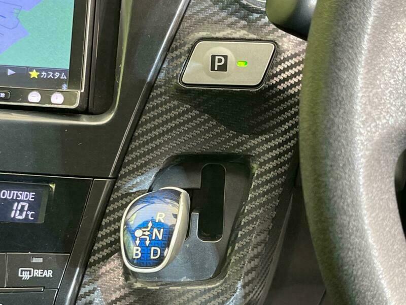 PRIUS ALPHA