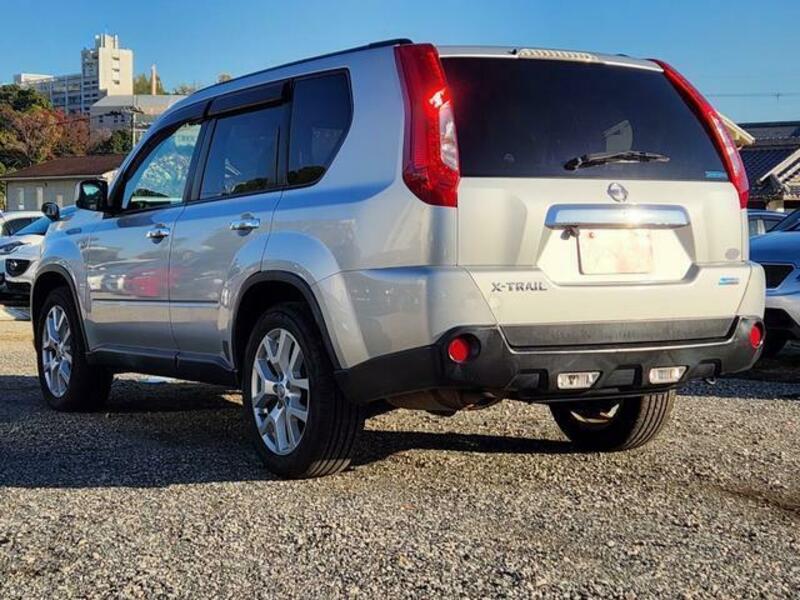 X-TRAIL