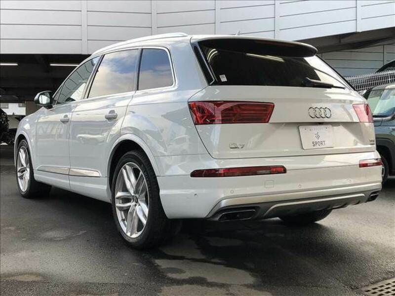 Q7