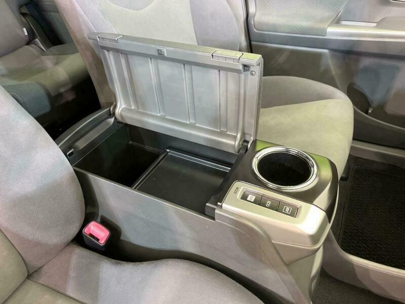 PRIUS ALPHA