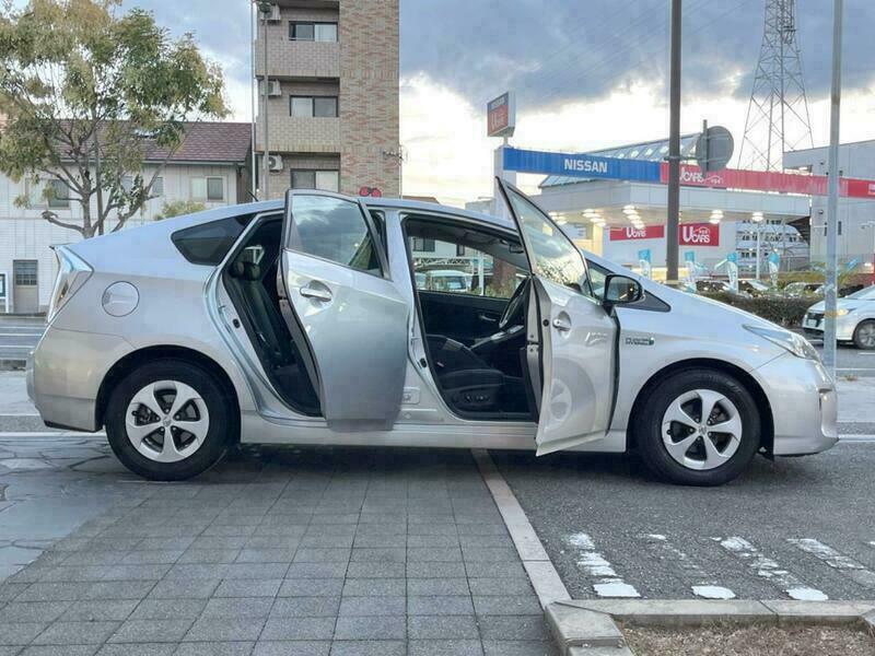 PRIUS PHV