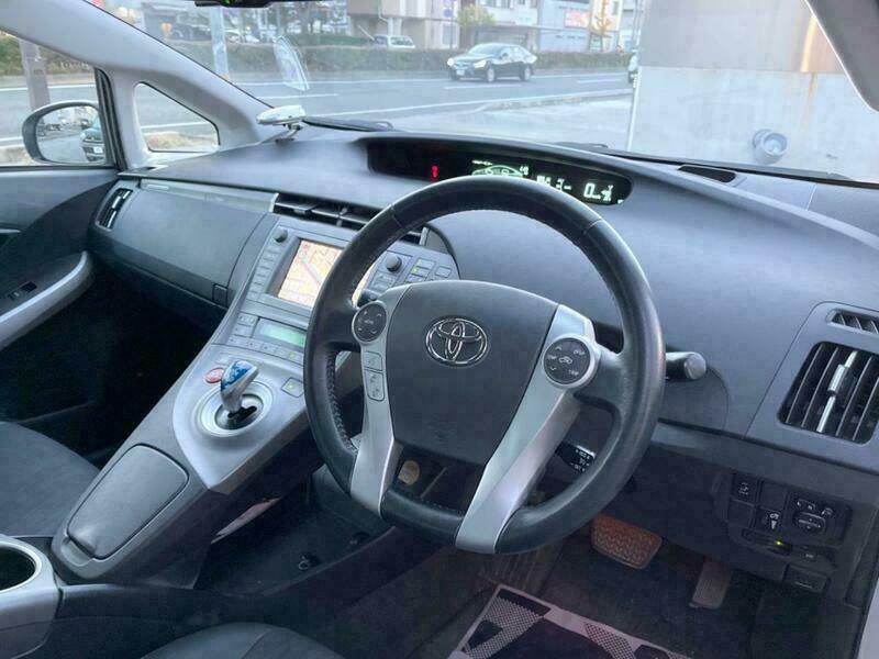 PRIUS PHV