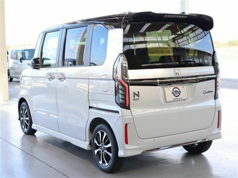 N BOX CUSTOM