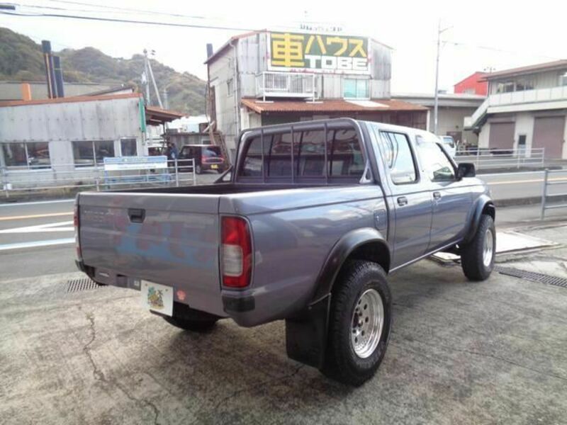 DATSUN PICKUP