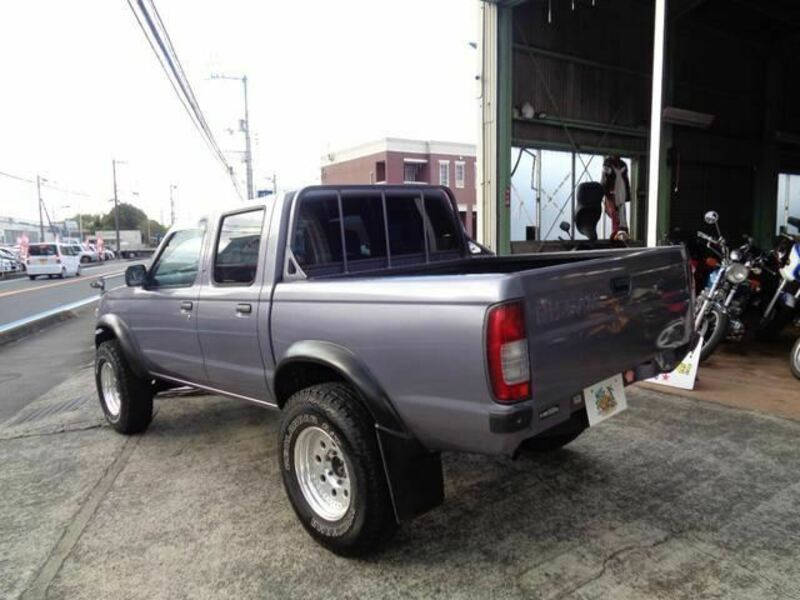DATSUN PICKUP
