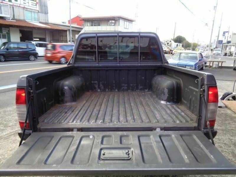 DATSUN PICKUP