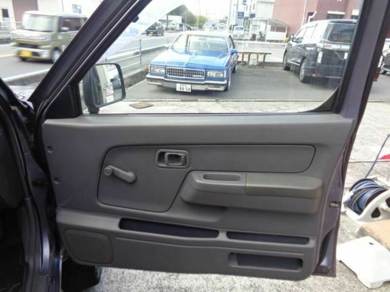 DATSUN PICKUP