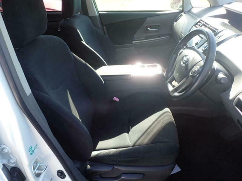PRIUS ALPHA