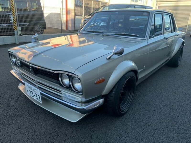 NISSAN　SKYLINE