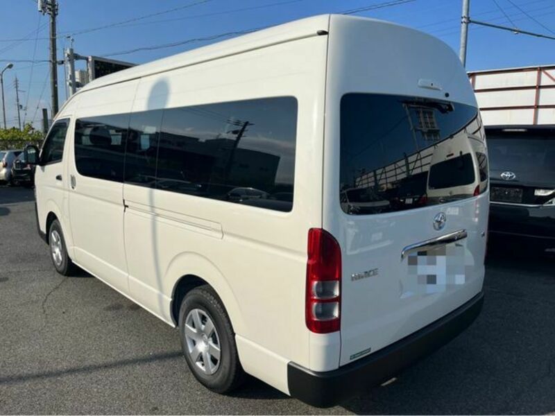 HIACE COMMUTER