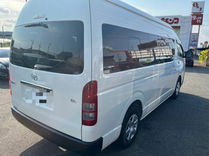 HIACE COMMUTER