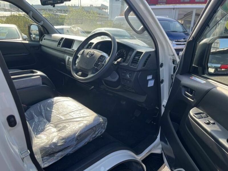 HIACE COMMUTER